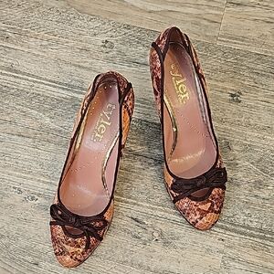 Pink Snake-Print Pointed Toe Pumps with Bow